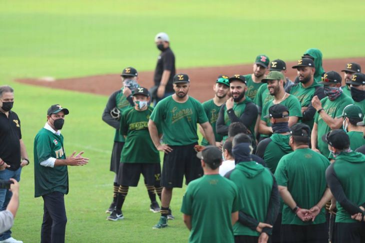 Vila Dosal visita a los Leones antes de iniciar la final del Sur